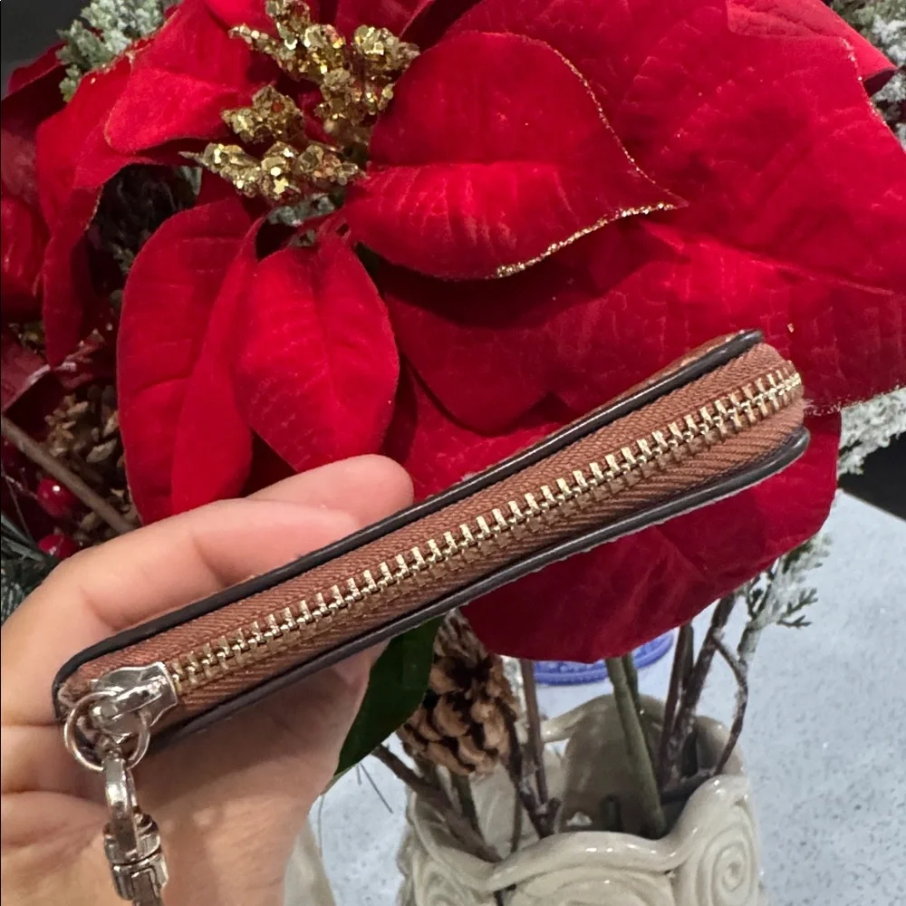🤎Kate Spade New York Rosie Tan Small Gold Clip On Coin Purse